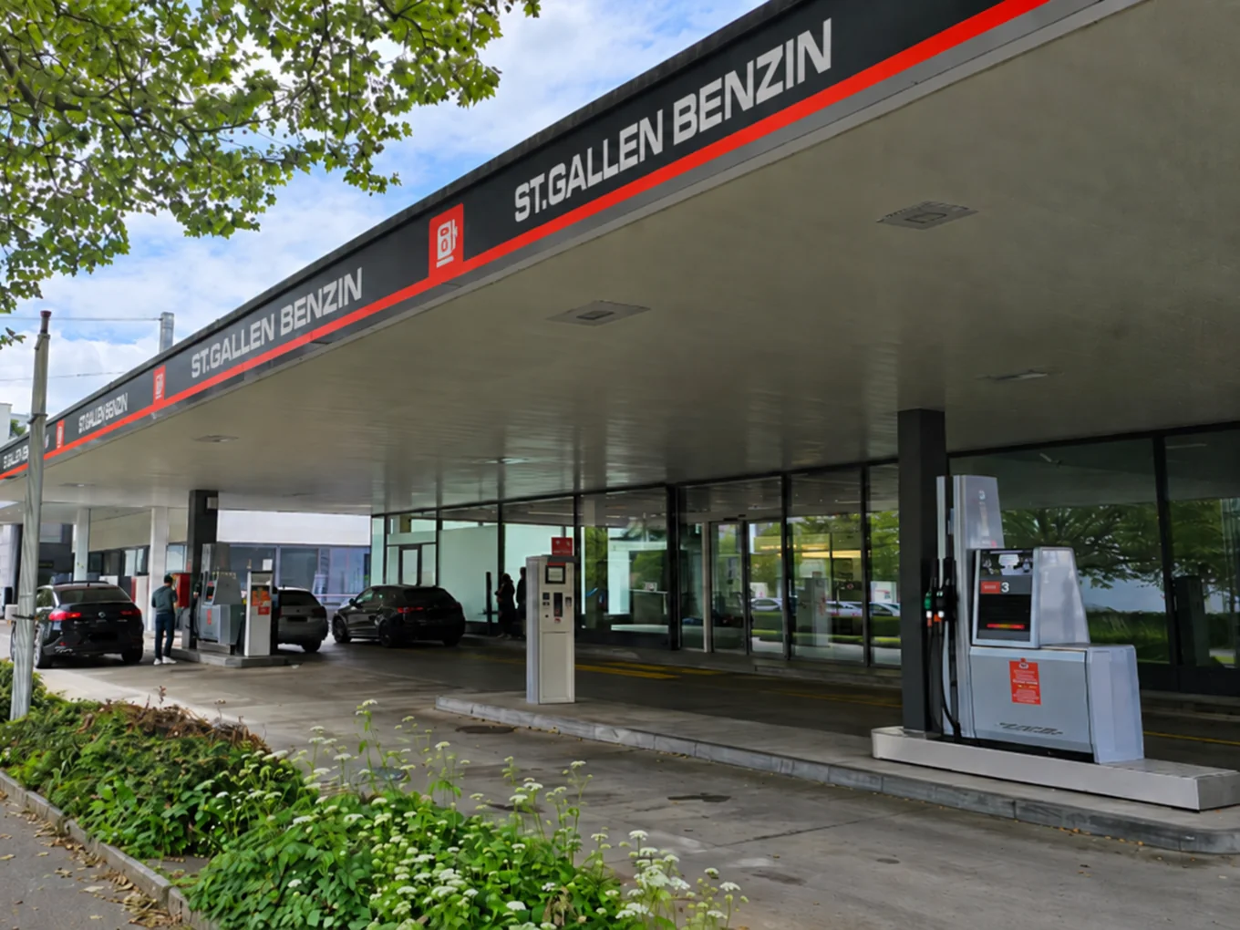 Etzelpark St. Gallen Benzin mit Preistafel und Shop